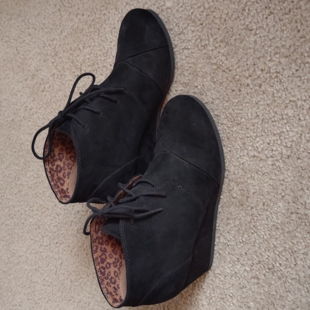 Black Unr8ted faux suede booties